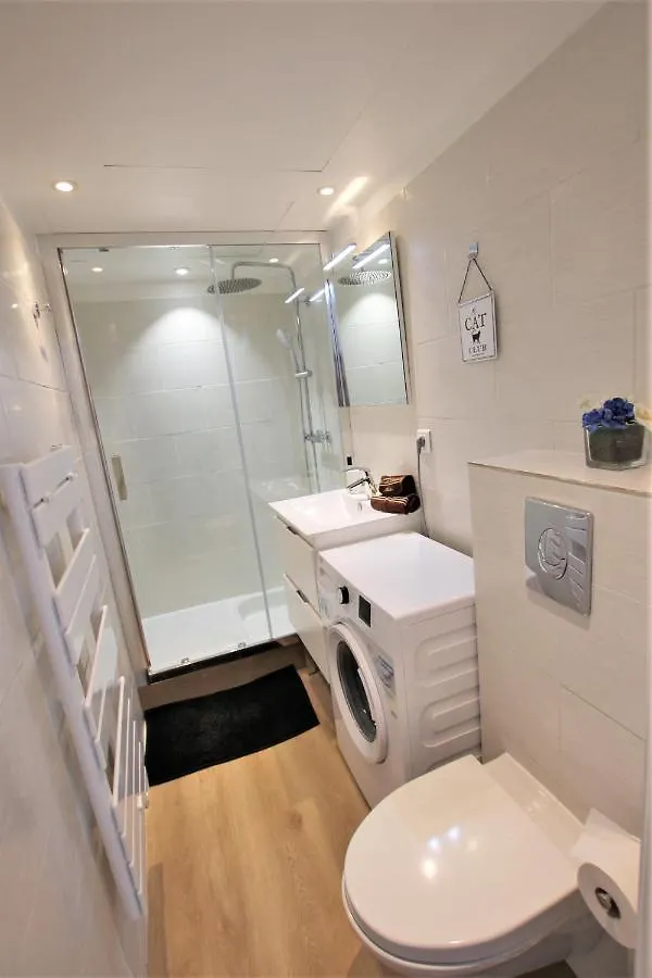 Appartement Climatise Bord De Mer Palm Beach Avec Grande Terrasse Cannes Apartment
