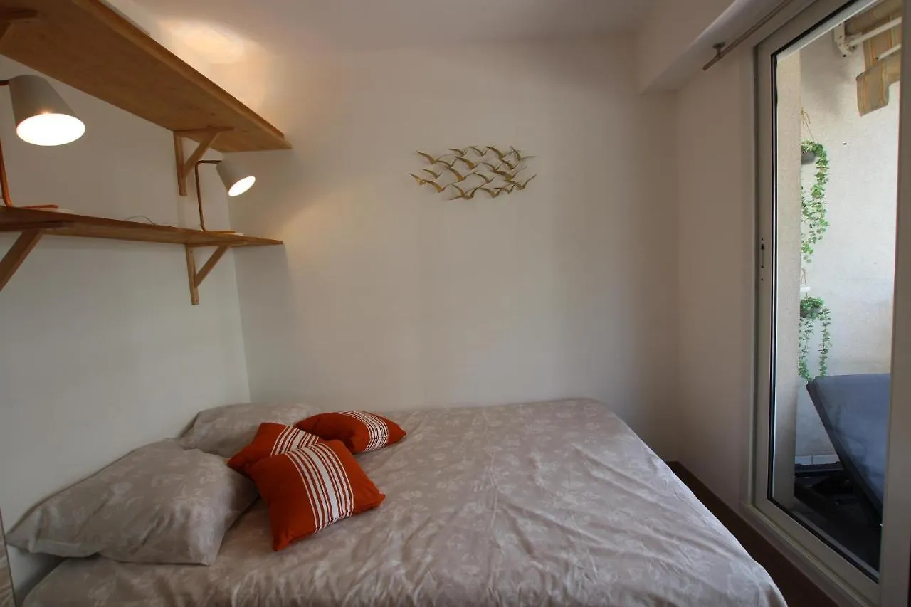 Appartement Climatise Bord De Mer Palm Beach Avec Grande Terrasse Cannes 0*,  France