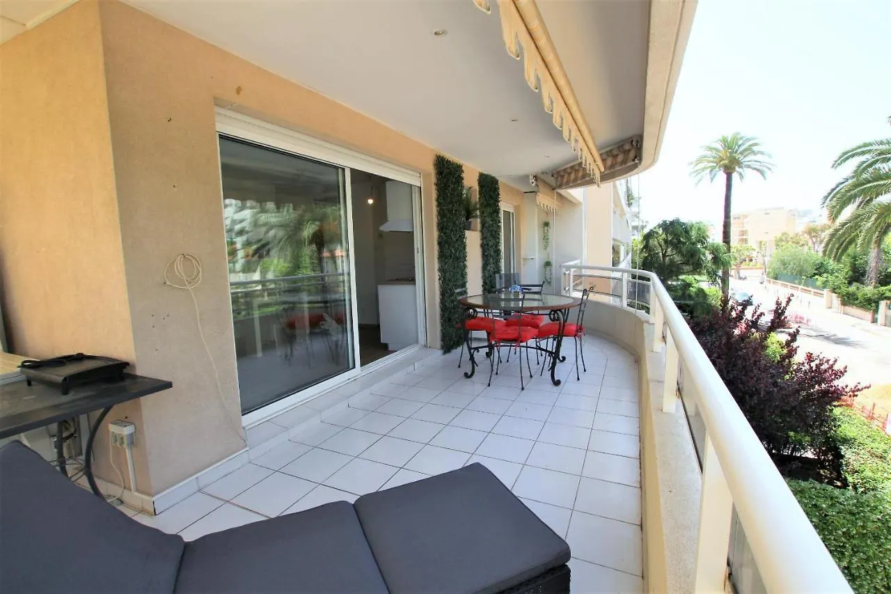 Apartment Appartement Climatise Bord De Mer Palm Beach Avec Grande Terrasse Cannes France